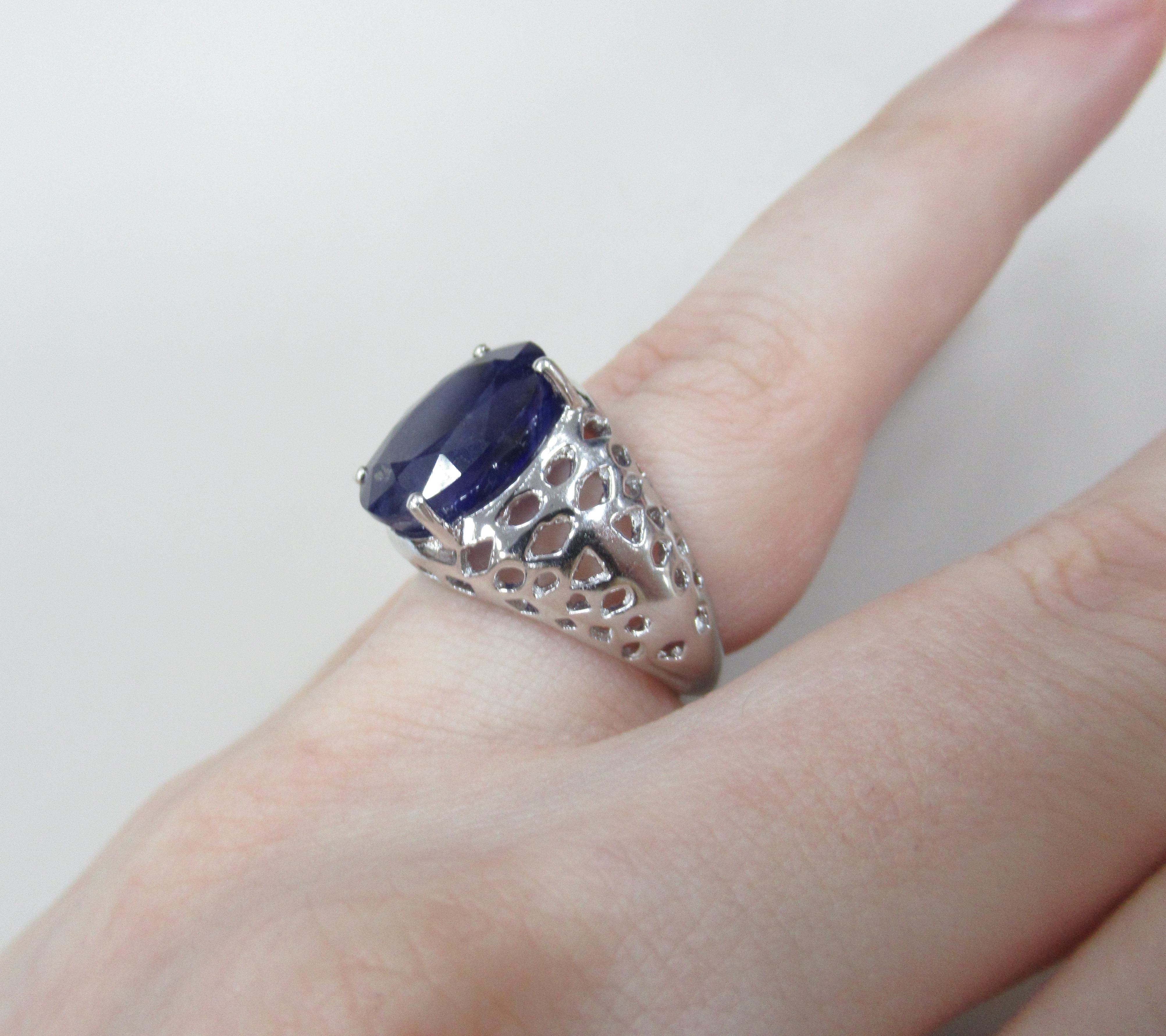 Серебряное кольцо с сапфиром